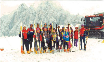 Schneelehrgang am Dachstein mit Nachwuchssportlern aus dem Fichtelgebirge (Trainer Edgar Eckert rechts im Bild) Schneelehrgang am Dachstein mit Nachwuchssportlern aus dem Fichtelgebirge (Trainer Edgar Eckert rechts im Bild)